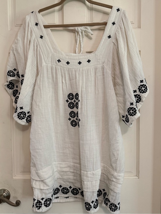 Topshop Dresses & Skirts - White Embroidered Peasant Dress with Black Floral Motif